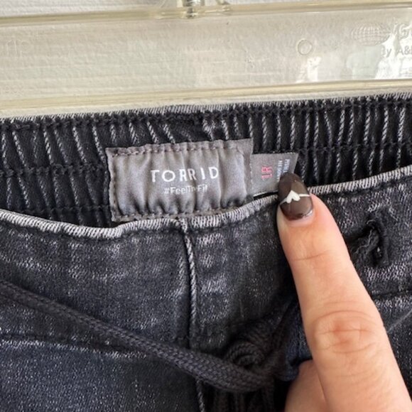 Torrid Weekend Boyfriend Mid-Rise Jean - Picture 3 of 5